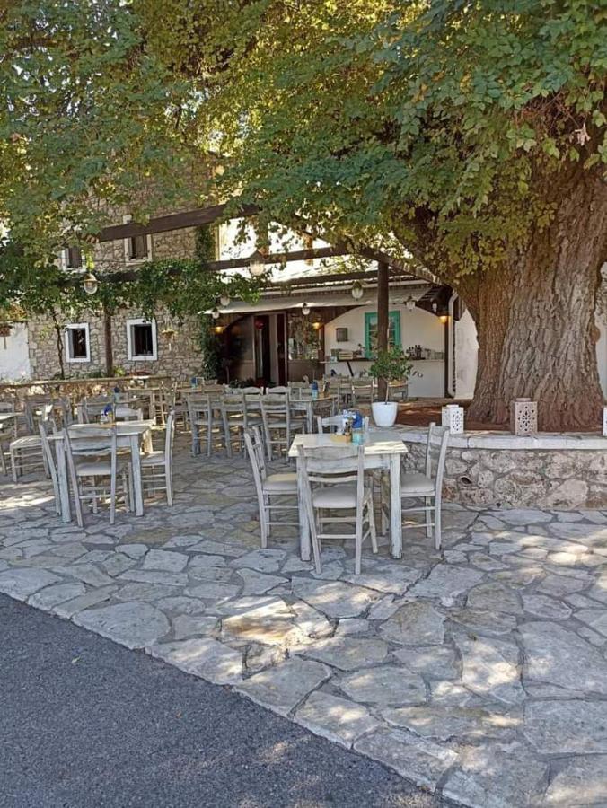 Lovely Studio In Strinilas With Its Own Pool Екстер'єр фото