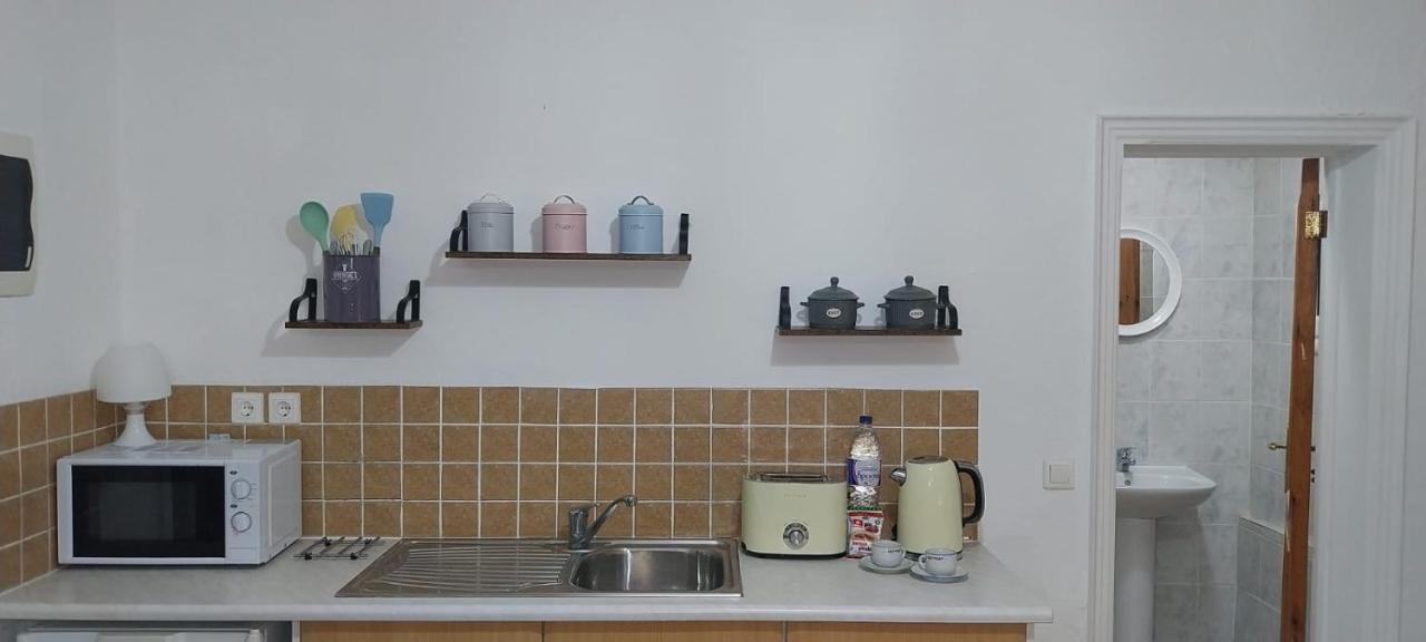 Lovely Studio In Strinilas With Its Own Pool Екстер'єр фото