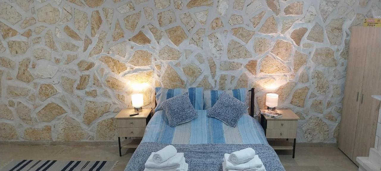 Lovely Studio In Strinilas With Its Own Pool Екстер'єр фото